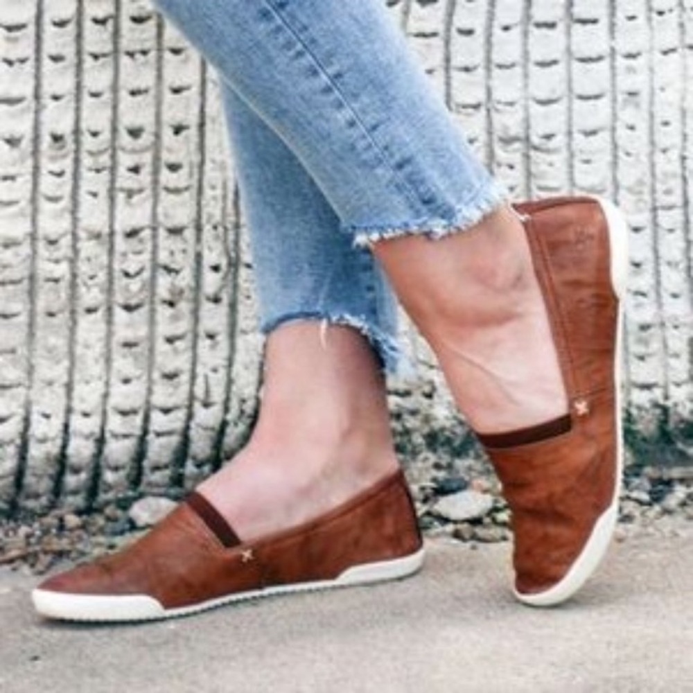 Frye Melanie Leather Slip On Sneaker in Cognac